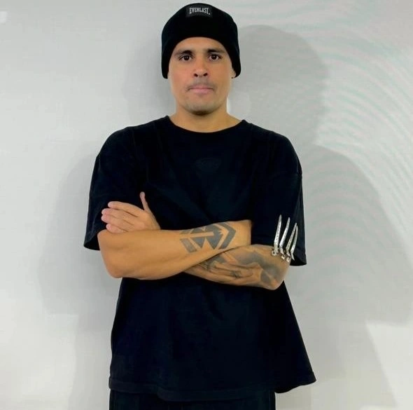 Víctor Mansilla — Fundador y Director